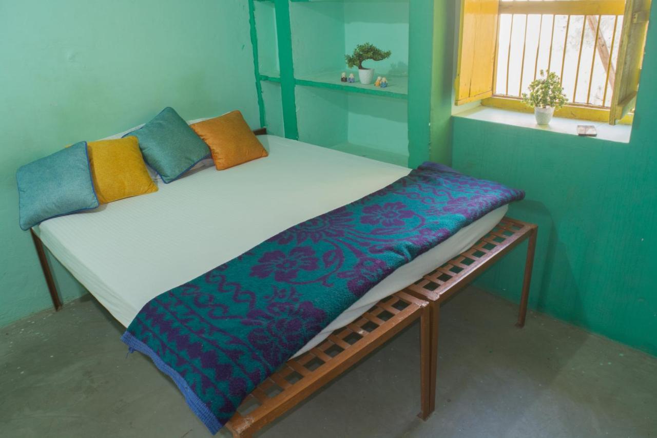 12 Monks Backpackers Community Hostel Puskár Kültér fotó