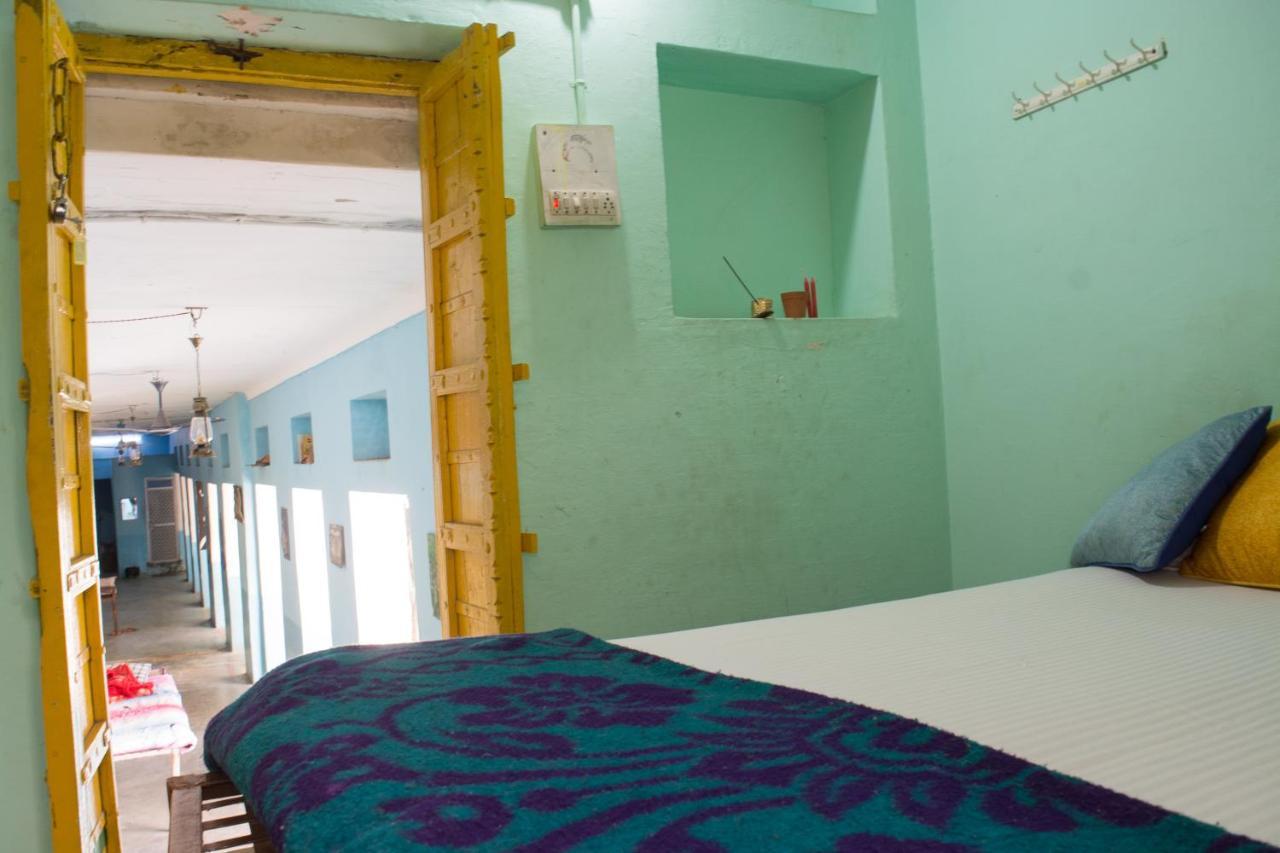 12 Monks Backpackers Community Hostel Puskár Kültér fotó