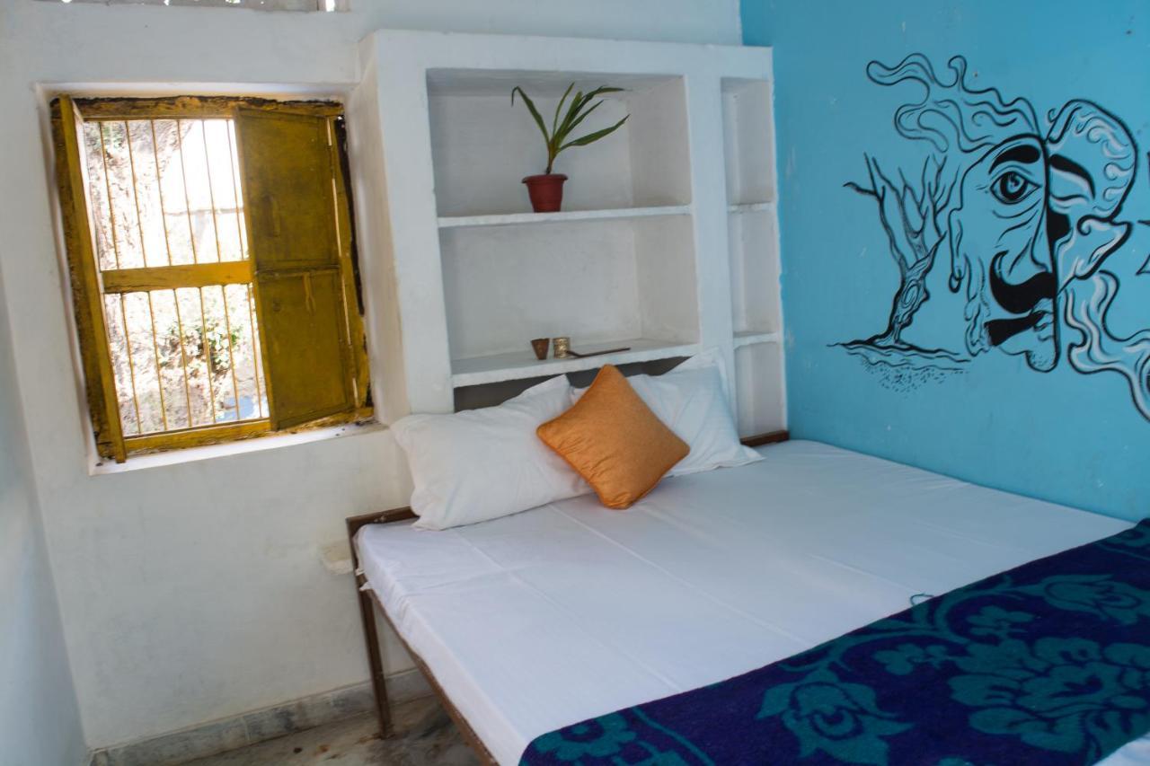12 Monks Backpackers Community Hostel Puskár Kültér fotó