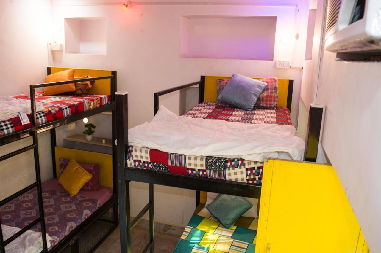 12 Monks Backpackers Community Hostel Puskár Kültér fotó