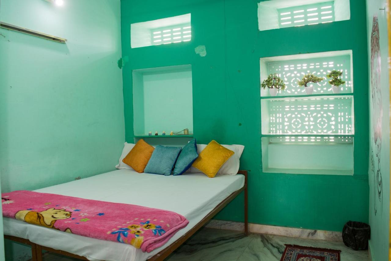 12 Monks Backpackers Community Hostel Puskár Kültér fotó