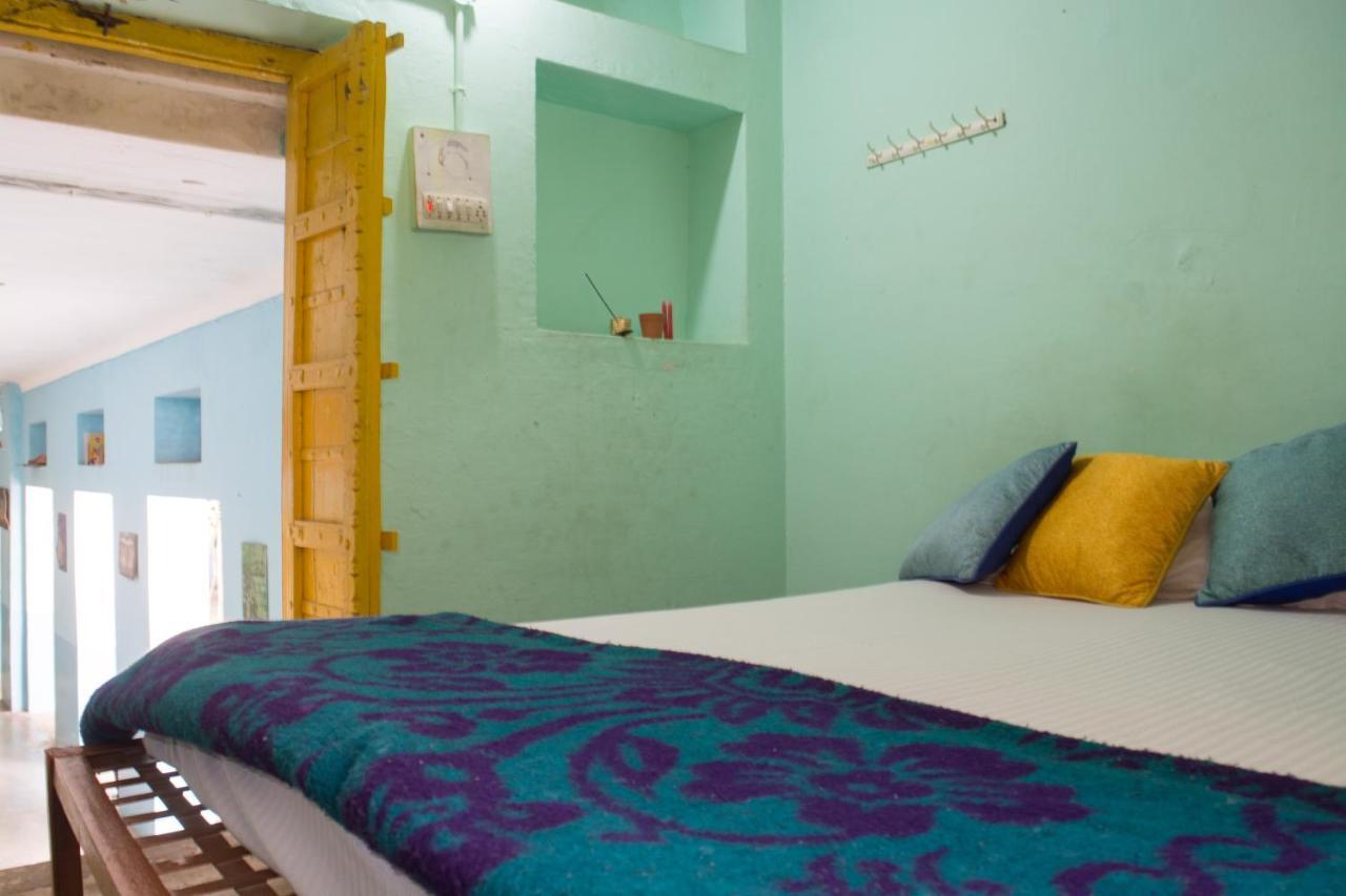12 Monks Backpackers Community Hostel Puskár Kültér fotó