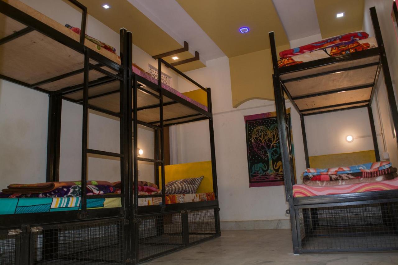 12 Monks Backpackers Community Hostel Puskár Kültér fotó