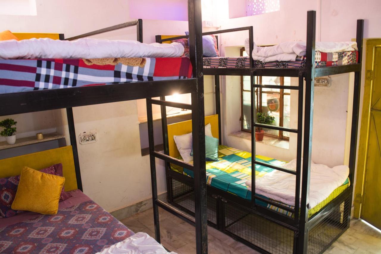 12 Monks Backpackers Community Hostel Puskár Kültér fotó