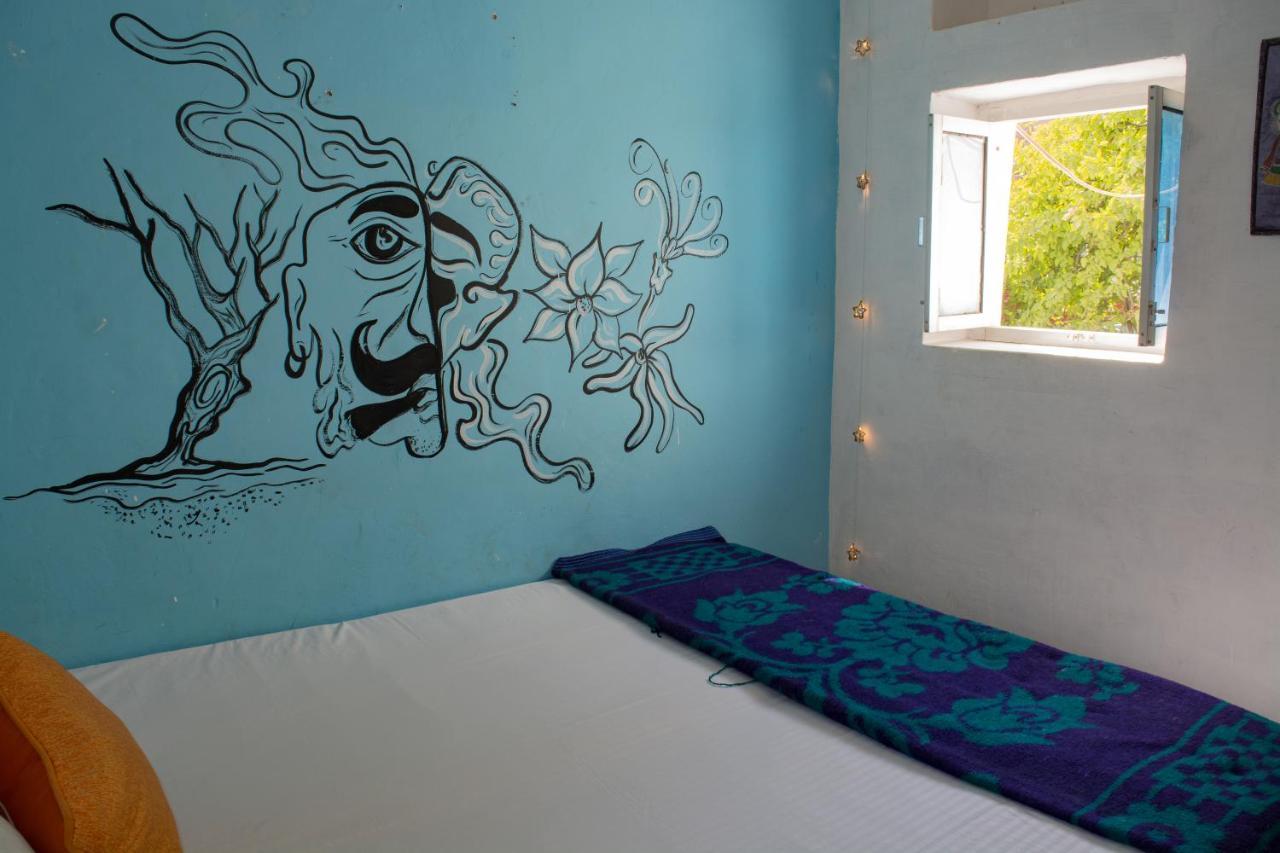 12 Monks Backpackers Community Hostel Puskár Kültér fotó