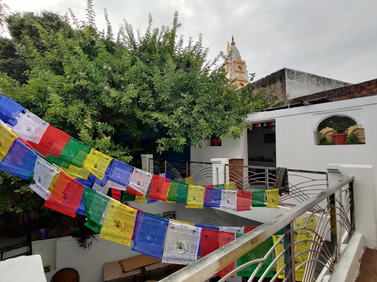 12 Monks Backpackers Community Hostel Puskár Kültér fotó