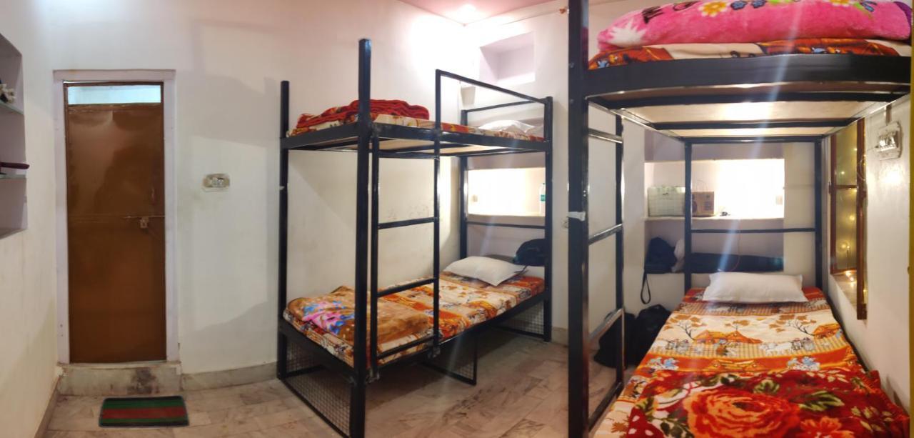 12 Monks Backpackers Community Hostel Puskár Kültér fotó