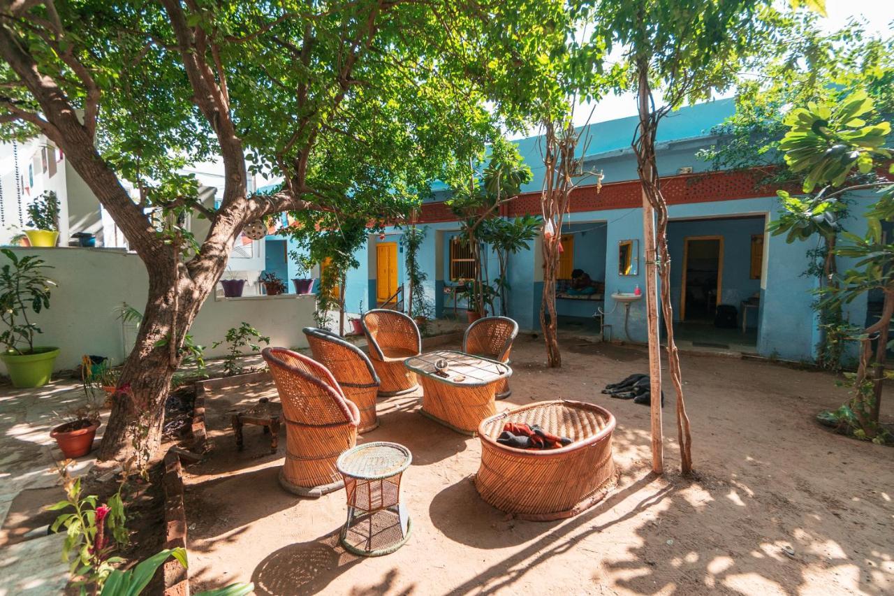 12 Monks Backpackers Community Hostel Puskár Kültér fotó